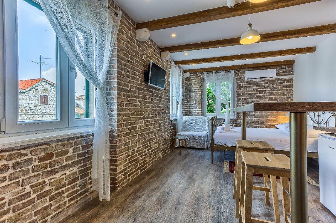 Charming Studio Apartment Спліт Екстер'єр фото