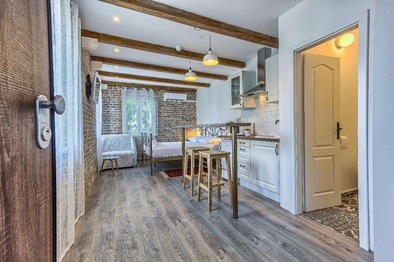 Charming Studio Apartment Спліт Екстер'єр фото