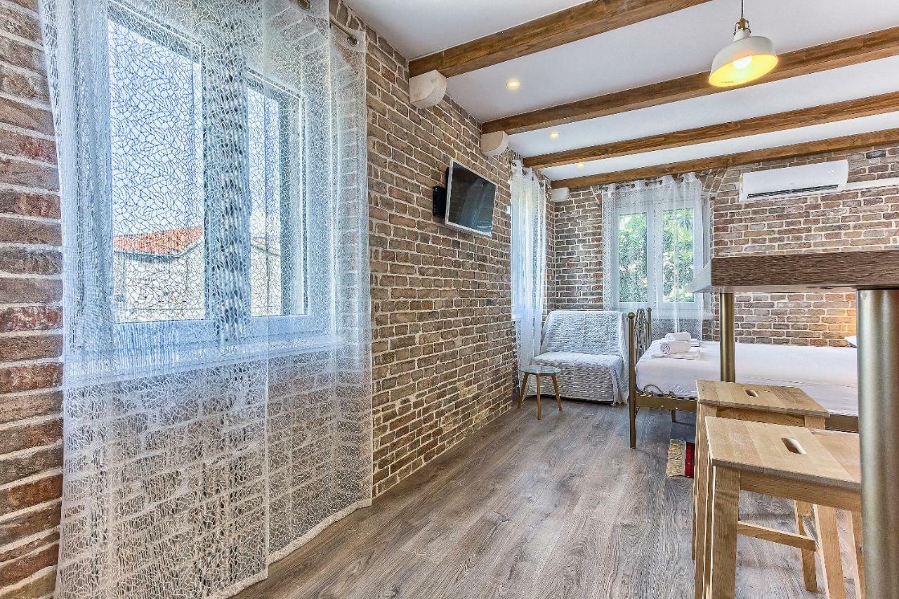 Charming Studio Apartment Спліт Екстер'єр фото